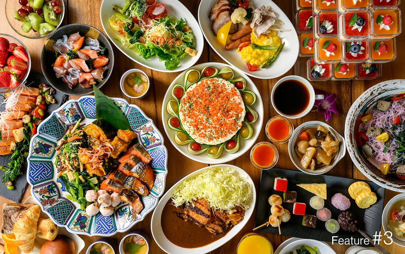 包含当地特色菜品的美味早餐
